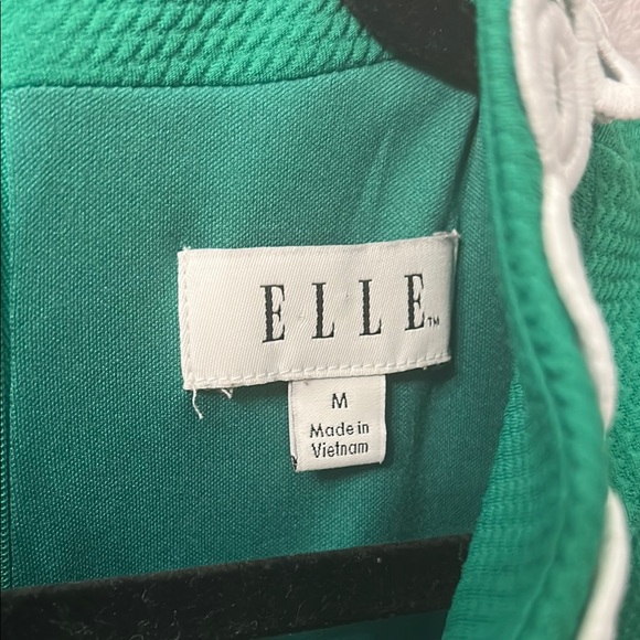 Elle Green & White Sheath Dress with Plunge Neckline - Picture 2 of 16